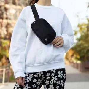 NEW Lululemon Athletica Everywhere Belt Bag, Black 7.5 x 5 x 2 inches - Picture 1 of 7