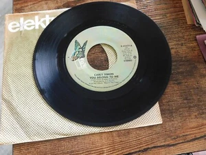 CARLY SIMON YOU BELONG TO ME / IN A SMALL MOMENT 45 RPM RECORD 064 - Picture 1 of 2