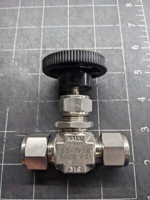 WHITEY - SWAGELOK NEW Swagelok Whitey 1/2" OD Needle Valve New OldStock SS-1VS8 5000 psi 316