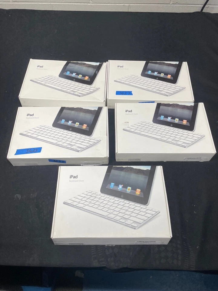 Apple A1359 MC533LL/B iPad Keyboard Dock 1st 2nd & 3rd Generations White -NEW