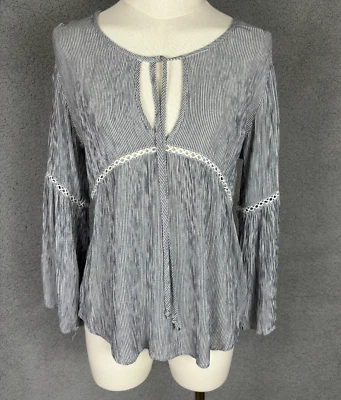 Olivaceous women's top Long Sleeve 100% Cotton White/Gray Medium  NWOT's. - Image 1 of 4