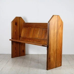 A late 19th century Victorian pitch pine church pew, dished seat - Picture 1 of 6