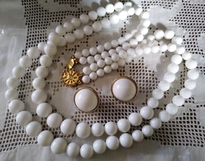 Milky White Lucite Double Strang Necklace & Clip On Earrings SET, Vintage Estate - Bild 1 von 6
