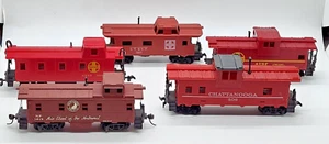Lot of 5 HO Gauge Caboose - 1 Rivarossi and Bachmann. 3 ATSF, And More, See Pics - Picture 1 of 16