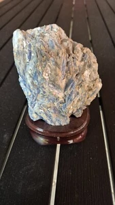 Edelstein Felsen auf Holzsockel (Klaus Drexel) - Bild 1 von 2