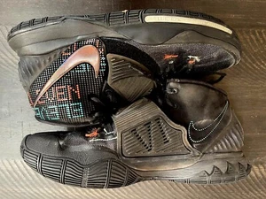 Scarpe da basket Nike Kyrie 6 colpi Eleven BQ4630-006 da uomo taglia 12 EUC - Foto 1 di 7