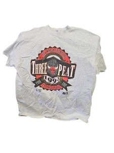 Vintage Chicago Bulls Three Peat T-Shirt XL - Bild 1 von 4