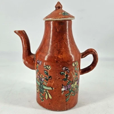 Tetera pequeña antigua china de porcelana Famille rosa pintada a mano Foto 1 de 4