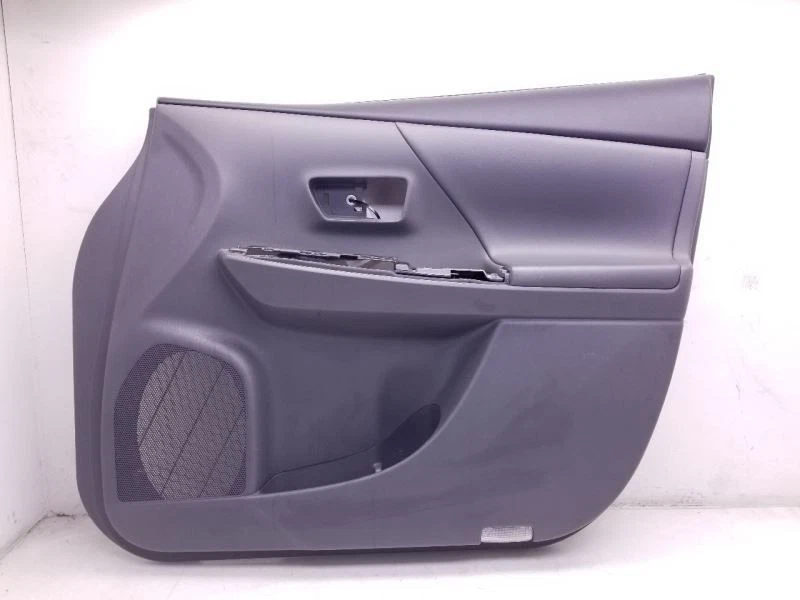 Toyota Prius V 2013 lado del pasajero puerta delantera panel montaje  Foto 1 de 4