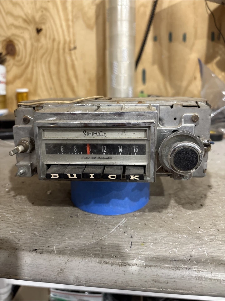 RADIO ORIGINAL BUICK RIVIERA SKYLARK MODELO 1968 1969 Foto 1 de 4