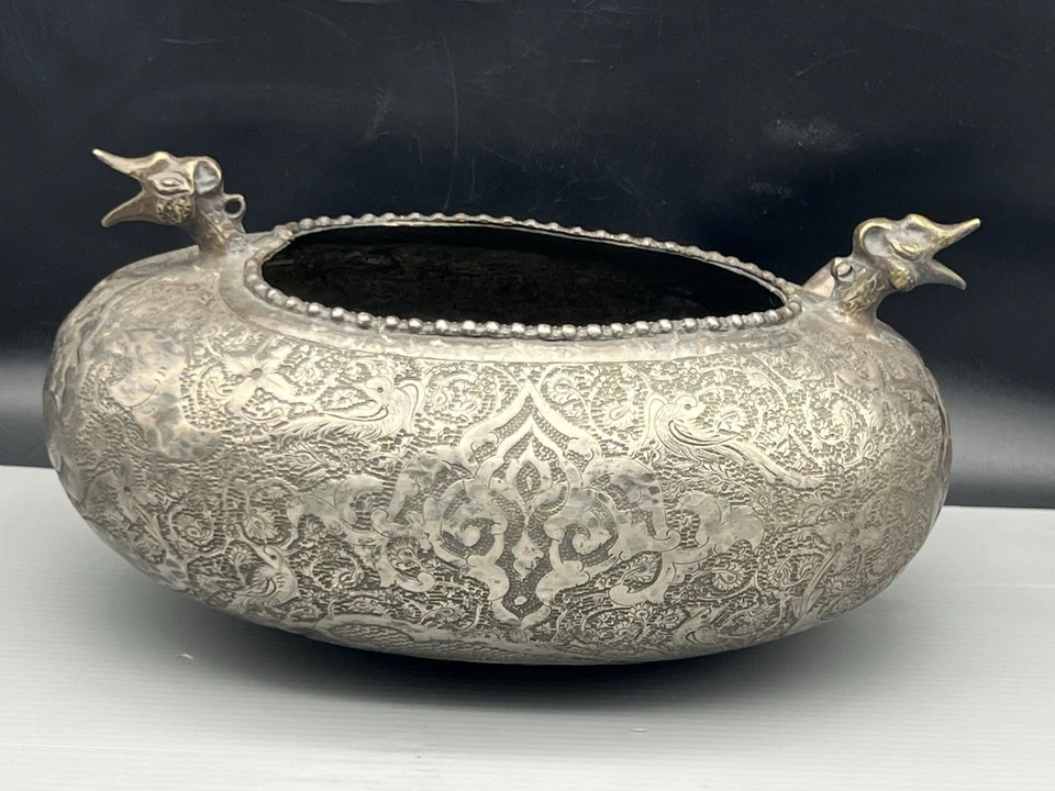 Um Qajar cobre estanhado Kashkul Dervix tigela forma barco cabeça de dragão figura sufi - Imagem 1 de 4