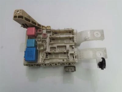 8273052700 SCATOLA PORTAFUSIBILI TOYOTA YARIS (P9) 1.4 D-4D 8V 90CV 5P (2005) MA - Immagine 1 di 3