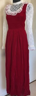 Maxi Vestido Vintage Hecho a Mano Terciopelo Rojo y Encaje Blanco Talla Pequeña Foto 1 de 4