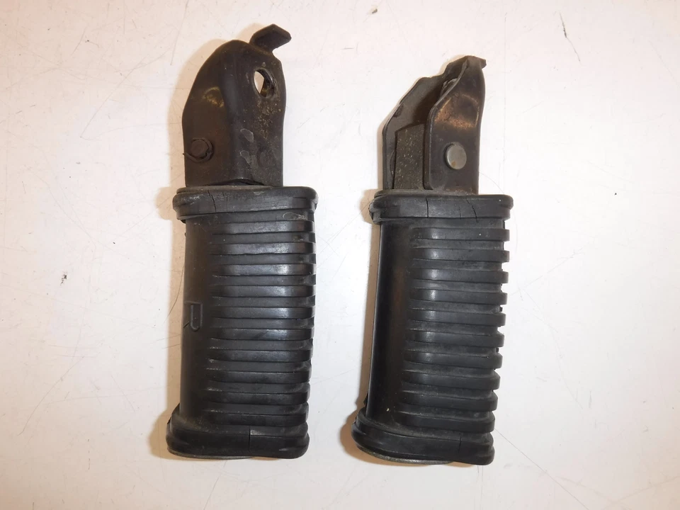 Yamaha XS850S 1980 REPOSAPIÉS DELANTEROS CLAVIJAS JUEGO PELDAÑOS PAR 2G2-27410-00-00 Foto 1 de 4