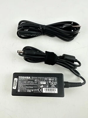 GENUINE TOSHIBA AC ADAPTER OEM LAPTOP CHARGER  PA3743U-1ACA 19V 1.58A  30.02W - Image 1 of 4