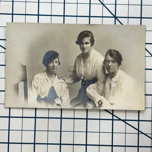 Vintage Echt Foto Romney Postkarte 3 junge Frauen Newcastle Studio Anfang 1900 UK - Bild 1 von 3