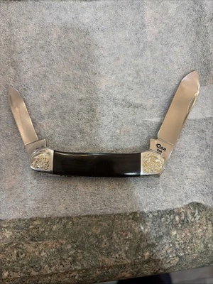 Increíble Nuevo Estuche Prototipo 62131SS Cuchillo Canoa 1997 Cuerno de Búfalo Grabado DORADO  Foto 1 de 4