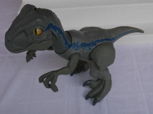 Jurassic World Ami Primordial Blue macht Geräusche ca. 27 x 20 cm Action Figur - Picture 1 of 4