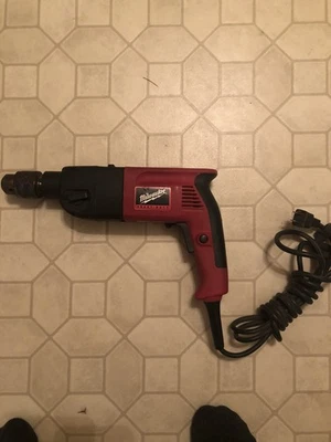 Broca martelo Milwaukee 5378-20 com fio 1/2" - Imagem 1 de 4