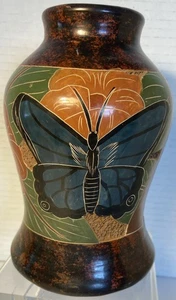 Vaso vintage in ceramica Nicaragua inciso farfalla, scimmia, tucano, fiori - Foto 1 di 5