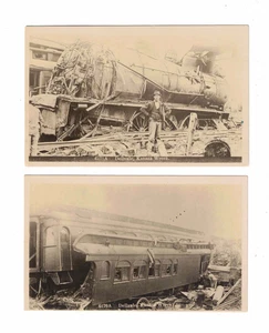 Vintage Postcards x 2 - 1910 - Dellvale train wreck, Kansas, USA. - Picture 1 of 2