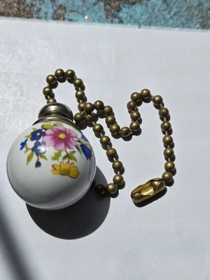 Винтажный круглый шар фарфоровая лампа тянуть 1» расписной цветочный ручки и мяч цепочка - Изображение 1 из 2