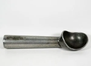 Vintage The ZEROLL 20 Toledo Ohio Aluminum Old School Ice Cream Scoop Scooper - Picture 1 of 3