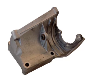 04-07 Audi A8 Quattro Power Steering Pump Mount Bracket OEM 077260885N - Picture 1 of 6