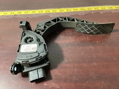 2012-2018 Audi A4 Gas Pedal Accelerator Module 8K1723523A OEM . - Image 1 of 4