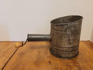 Vintage White House WcWhorter Weaver Tin Flour Sifter with Crank 6 1/4" tall   - Picture 1 of 6