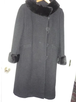 Pristine Elegant Vintage Black Forstmann Stevens Women's Wool Coat w/Beaver Trim - Image 1 of 4