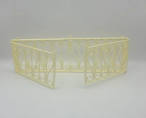 1992 Barbie Fold 'N Fun Play House Folding Fence Replacement Part - Picture 1 of 2