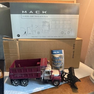 First Gear 1:34 Scale –Mack R-Model Dump Truck with Plow, diecast model - Picture 1 of 14