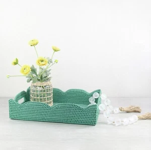 NUOVO Vassoio in rattan intrecciato stretto con bordi ondulati con manici, medio, turchese - Foto 1 di 3