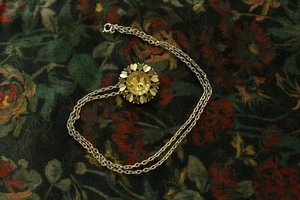 Collana spilla/ciondolo vintage avon fiore con strass gialli verdi 25" - Foto 1 di 4