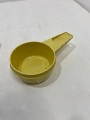 🐞 ONE TUPPERWARE MEASURING CUP YELLOW 1/3 #765, 3/4 #762, CHOOSE 1 EUC - I0 - Image 1 of 4