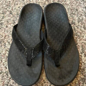 Vionic Tide Jewel Black Faux Snake Shimmer Thong Sandal Women’s Size 9 - Picture 1 of 9