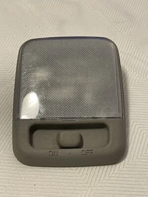 Luz domo Nissan Titan 2010-2015 Foto 1 de 3