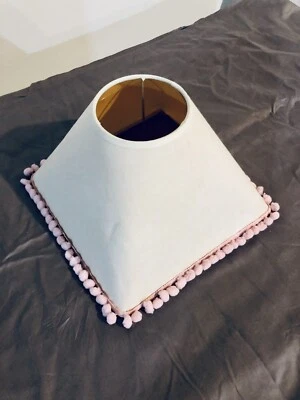 Pantalla para niñas - blanca con mini pompones rosas Foto 1 de 4