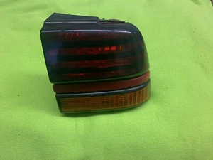 88 89 90 91 92 93 94 2 PUERTAS PONTIAC SUNBIRD CUPÉ LUZ TRASERA PASAJERO DERECHO - Imagen 1 de 4