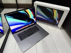 Apple MacBook Pro Retina 16” 2019 - 4TB SSD 32GB Ram 2.3GHz 8-Core i9 5500M 8GB - Afbeelding 1 van 18