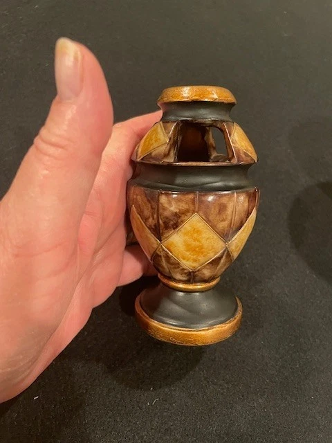 Bill Blass toothbrush holder gold/brown/beige diamond motif 4.5x2.25" - Image 1 of 4