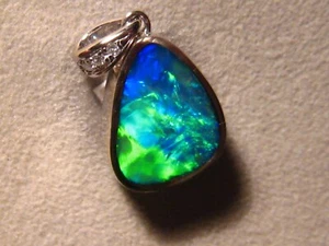 2.75 ct. Black Opal & Diamond Pendant -- Solid 18 k White gold - Picture 1 of 11