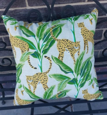 Almohada botánica de interior/exterior para guepardo africano selva tropical 18"x18" Foto 1 de 4