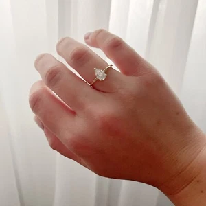 14K GOLD PEAR FOREVER ONE MOISSANITE AND DIAMOND ENGAGEMENT RING 1 CARAT SIZE 6 - Picture 1 of 10
