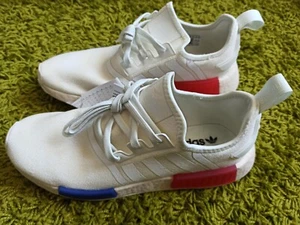 NEU mit KARTON: adidas NMD R1 White Boost GX9525 Sneaker Gr. 44 - Bild 1 von 5