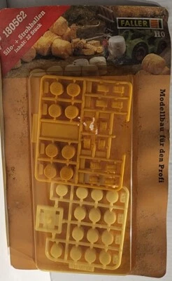 Faller HO #180562 Silo + Strohballen 32 O Psc - Image 1 of 2