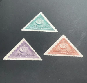 C10 Protecting World Peace XF Triangle shaped stamp Collectible - Picture 1 of 2