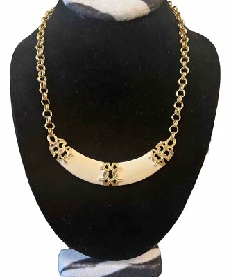 COLLAR AVON VINTAGE ESMALTE CREMA CADENA TONO ORO 1992 RARO 16” Foto 1 de 4