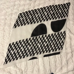 Cicatriz plisada blanca y negra geométrica ISSEY MIYAKE me grande en excelente estado - Imagen 1 de 7